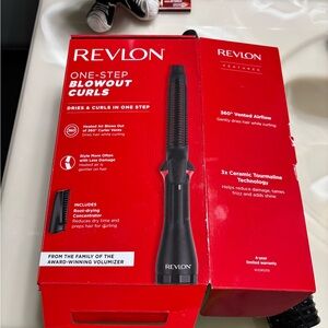 Revlon One-Step Blowout Curls Styler